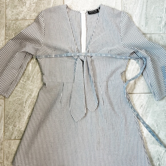 The Fifth Label Devotion Gray White Seersucker V Neck Dress Size XL - Picture 7 of 10